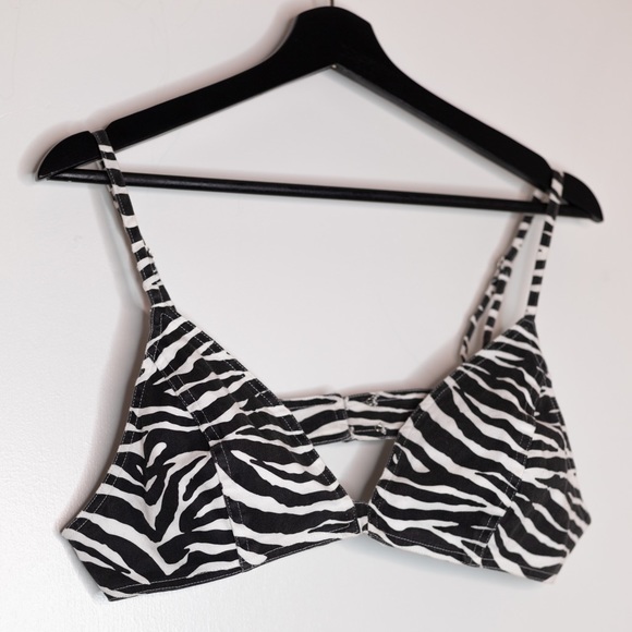 PrettyLittleThing Monochrome Tiger Print Denim Bralet - US8 - Picture 1 of 5